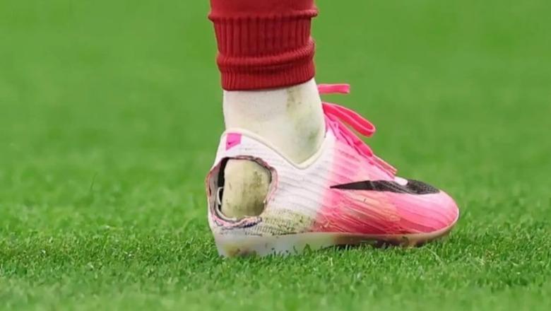 Pedro Neto, por jo vetëm! Përse disa futbollistë kanë një të çarë në këpucët e sportit?