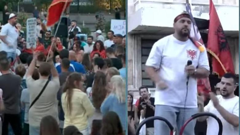 Protestuesi nga diaspora: Populli po i heq në kurriz të gjitha, po paguajmë haraçet e politikanëve tanë! S’keni as moral e as dinjitet
