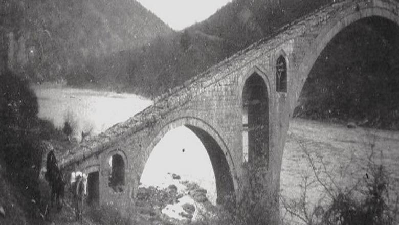 U quajt ‘Ura e Vezirit’, për nder të Mehmet Pashë Bushatit, historia e panjohur e urës së famshme që komunistët i vunë minat në ‘78-ën
