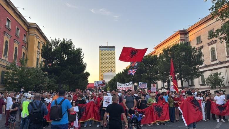 Protesta në ditën e 43-të, qytetarët marshojnë drejt kryeministrisë