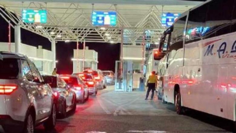 Kaos në portin e Barit, pasagjerët 7 orë në pritje për t’u nisur drejt Durrësit: Personel i pakët te pikat e kontrollit