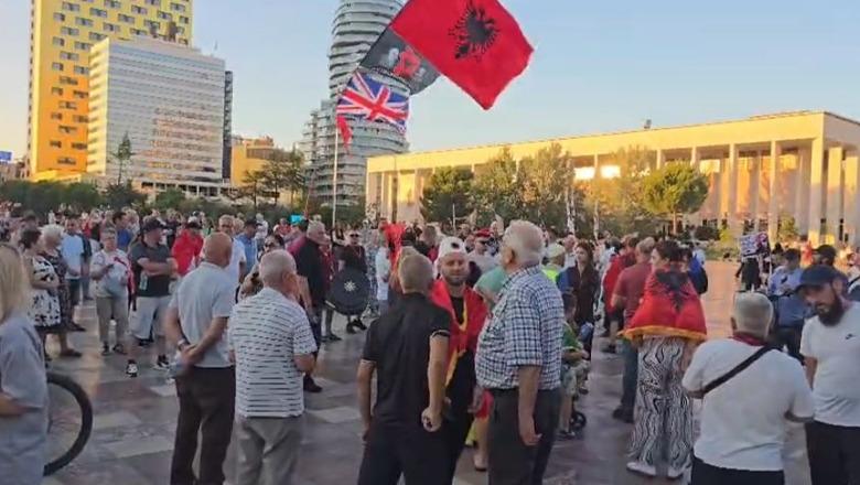 Sot tubimi i 44-t në Tiranë kundër Qeverisë dhe klasës politike, protestuesit nisin marshimin drejt Kryeministrisë