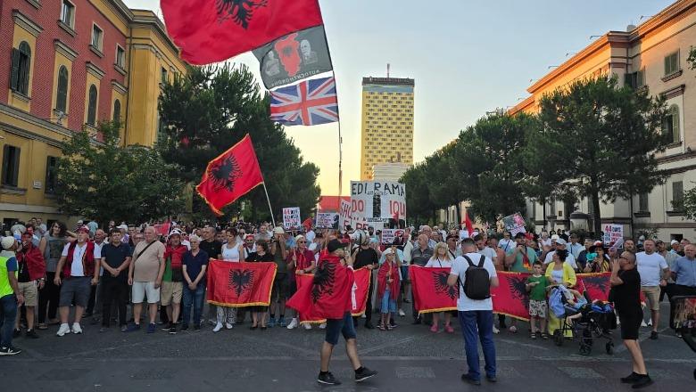 Sot tubimi i 44-t në Tiranë kundër Qeverisë dhe klasës politike, protestuesit nisin marshimin drejt Kryeministrisë