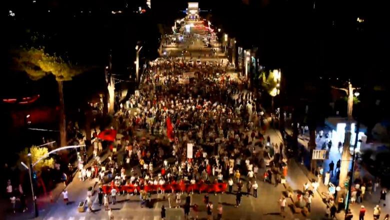 PAMJE ME DRON/ Ja pjesëmarrja në protestë në ditën e 44-të ORA 21:30