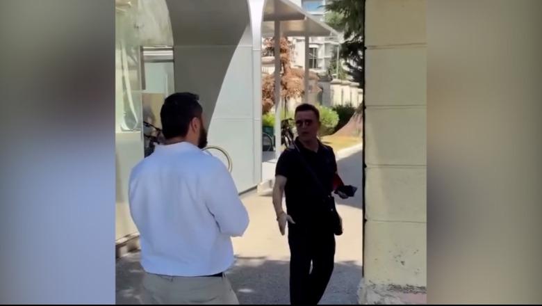 Erion Braçe reagon ndaj protestuesit që i zënë derën te Kuvendi: Trafikant, ik ruaj shtëpinë e barit në Angli