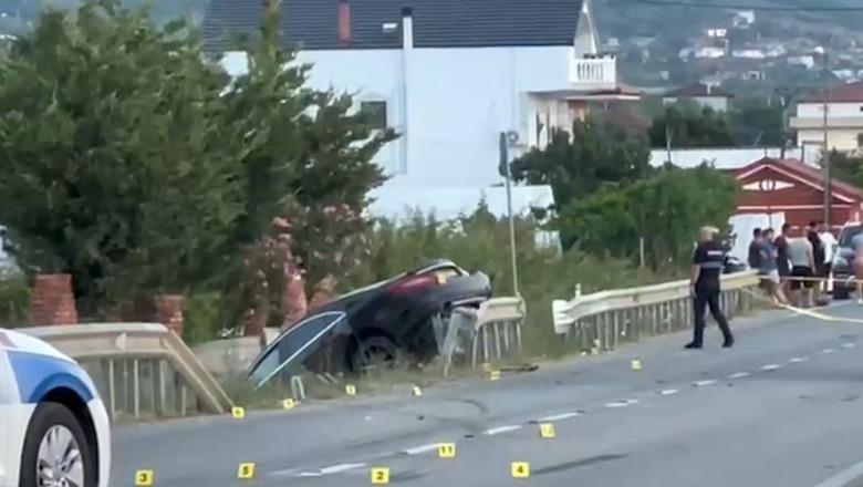 Aksident në aksin Cërrik-Mollas, humbin jetën 2 persona! Makina merr përpara barrierën mbrojtëse, përplaset me murin (EMRAT)