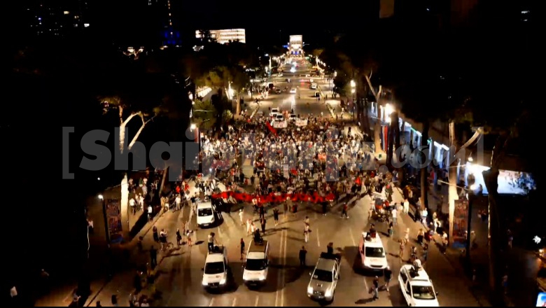 Tkurrja e protestës, organizatorët: S'numërohen numrat, por ditët që jemi në shesh! Protestuesit me gjuhë dhune: Ta tërheqim zvarrë Ramën, pushtetin ia marrim edhe me forcë