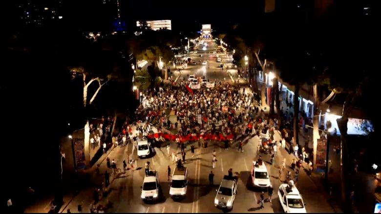 Tkurrja e protestës, organizatorët: S'numërohen numrat, por ditët që jemi në shesh! Protestuesit me gjuhë dhune: Ta tërheqim zvarrë Ramën, pushtetin ia marrim edhe me forcë
