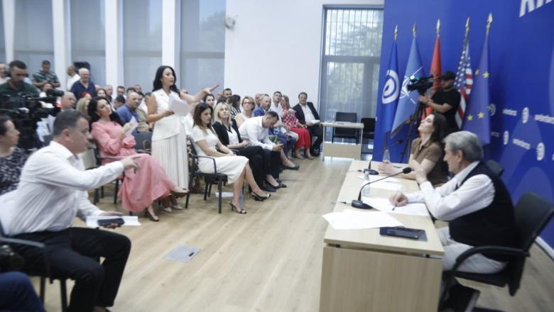Përplasja mes ish-kandidates për deputete dhe Berishës në Këshillin Kombëtar të PD, zbardhet rezoluta për ç’rrënjosjen e 'mulizimit' që u la jashtë rendit të ditës