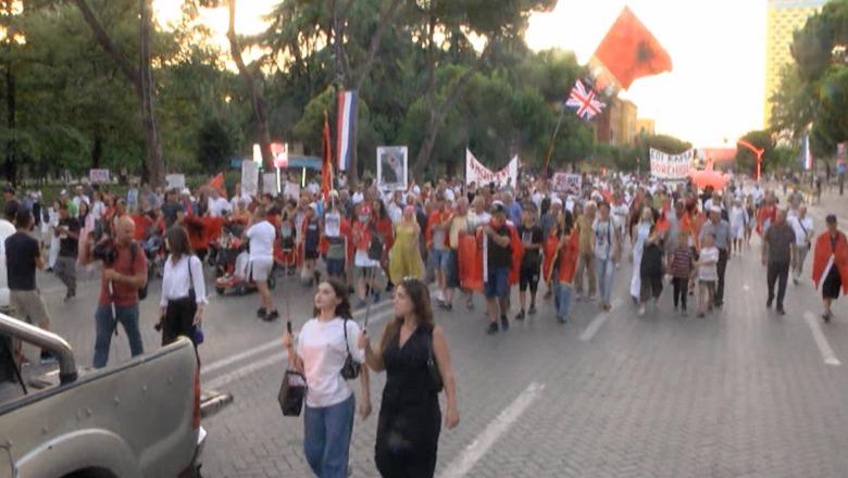 Protesta/ Sulm SHBA-së dhe BE-së: Krijuan SPAK, po na godet pas shpine!