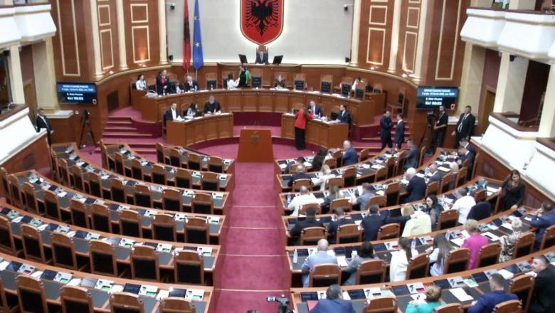LIVE TV- Kuvend/ PD e PL bojkot! PS përplaset me ‘opozitën e re’ për spastrimin etnik në Kosovë! Muçi e Kapri: Rama hesht për ministren serbe! Balla: S’tallemi me çështjet kombëtare