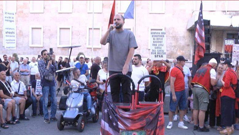 Spiropali mocion për hapjen e partisë në Asamblenë e PS, organizatori Lika nga protesta: Nuk mjafton! Lëvizjet duhet të jenë të qarta dhe në kohezion me kërkesat e sheshit