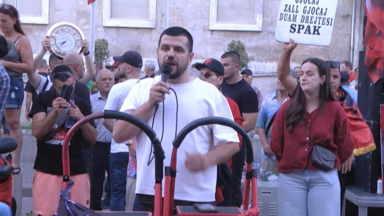 Protestuesi thirrje SPAK nga tubimi: Tregoni nëse ka një kërkesë të dytë të protokolluar në Kuvend për heqjen e imunitetit të Ballukut