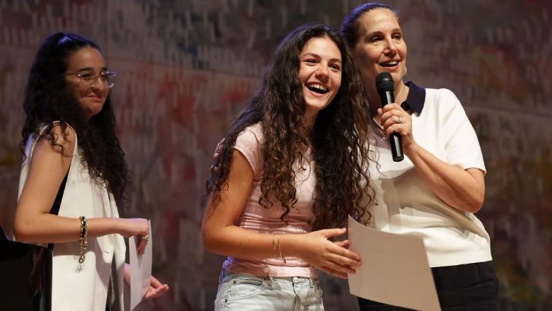 Shkolla Verore 2026/ Ndahen vlerësime për gjimnazistët vullnetar, Kumbaro: Kontribut i vyer për shkollat dhe një përvojë e vlefshme për të rinjtë!