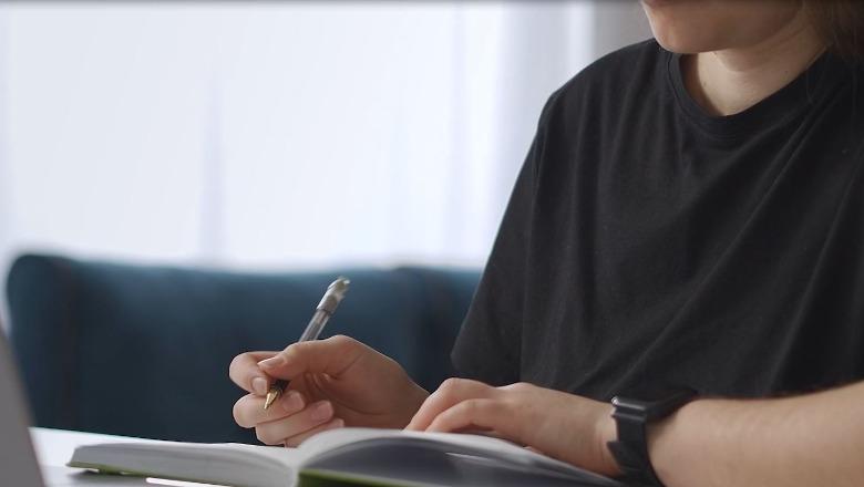 Risia te italishtja, për herë të parë diplomë e dyfishtë! Studentët 2 vite në Shqipëri, i treti në Itali