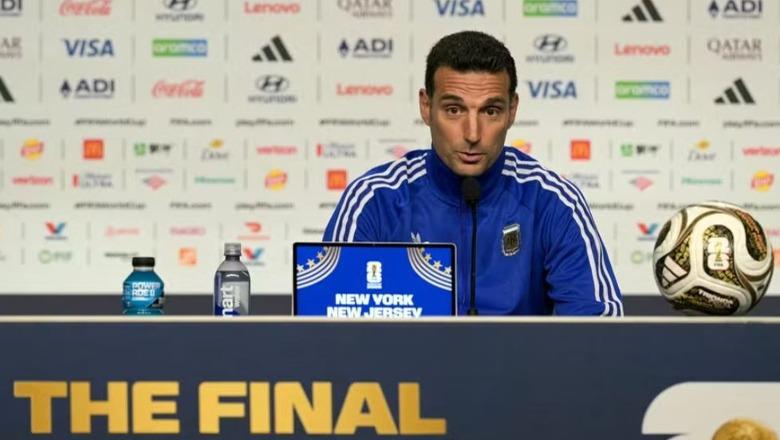 'Spanja më shqetëson sa del me autobus nga hoteli', Scaloni: Messi është futbollisti më i madh që ka parë bota