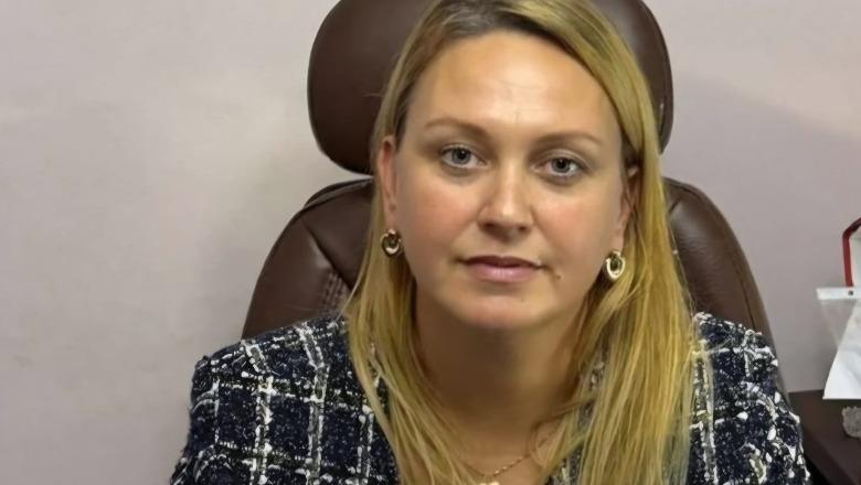 Vodhën mbi 700 mijë € në Postën e Durrësit, Gjykata lë në burg ish-drejtoreshën! Arrest shtëpie për dy vartëset! Prokurori: Elisabeta Mataj, frekuentuese e kazinove