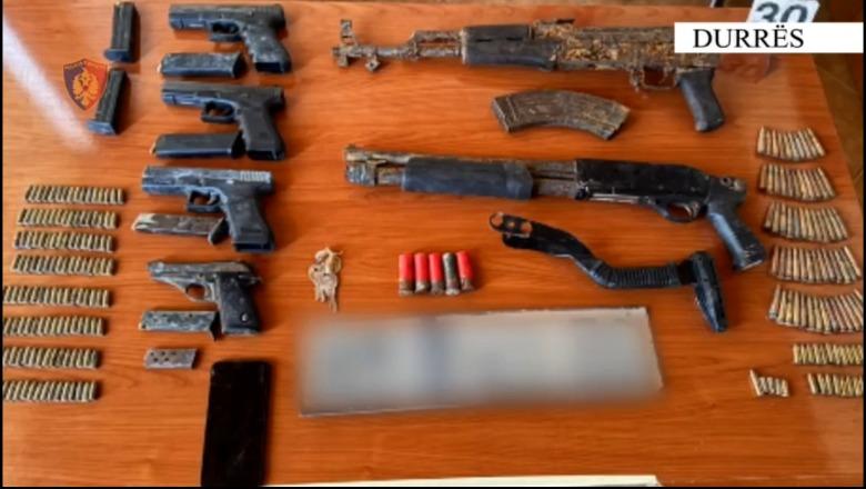 Zbulohet bazë me armë e municion luftarak në Durrës, arrestohet 20-vjeçari! Furnizonte grupet kriminale (VIDEO)