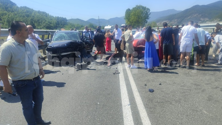 Aksident në Rrugën e Kombit, dy automjete përplasen fort, 2 të plagosur