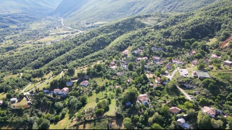 Fshati Godvi në Bulqizë, një atraksion turistik në veri të vendit! Turistët mahniten nga pamjet dhe mikrpritja e vendasve