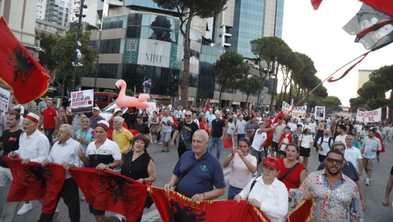 Protesta vijon në ditën e 50-të, venitet pjesëmarrja