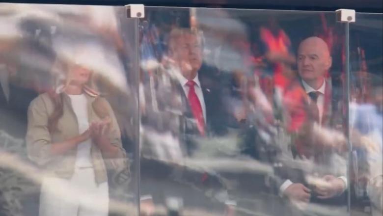VIDEO/ Donald Trump mbërrin në stadium me helikopter për finalen e Kupës së Botës, presidenti i SHBA-së mbrohet nga xhami antiplumb në 'MetLife'