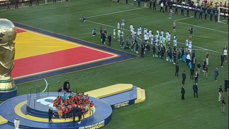 Irritohen në Spanjë, Argjentina iu kthen shpinën në momentin e ngritjes së trofeut! A do të tërhiqet Cucurella?