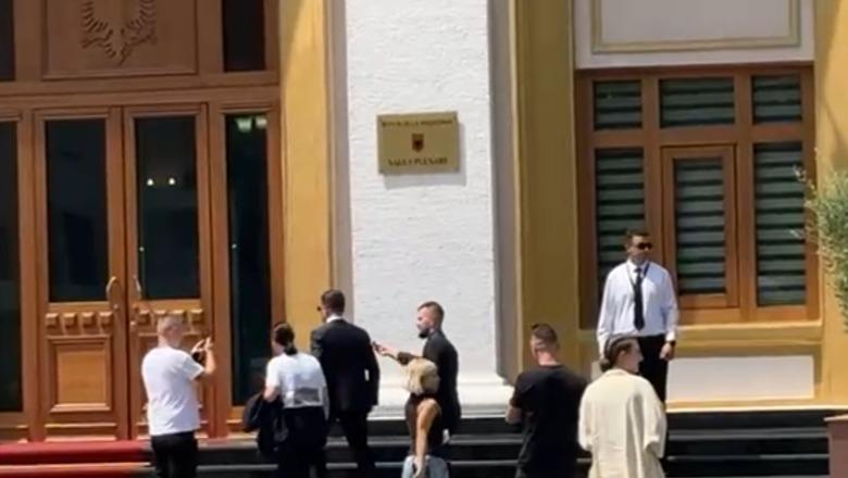 Sot Kuvend/ Mblidhet PD, vendos nëse do të vijojë bojkotin! Balla: Shpresoj që të ketë tym të bardhë, të rikthehen në seancë