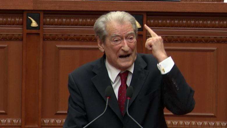 ‘Ndaj protestuesve u përdorën lëndë kimike’, Spaho i kthehet Berishës: Nuk vihet në pushtet duke thënë broçkulla