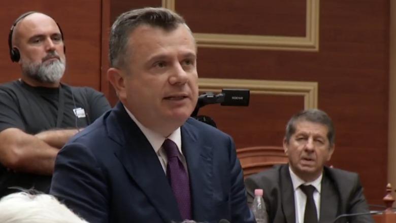 Protesta/ Balla i kthehet Muçit: Vazhdoj të të quaj sorrë, bashkë me Gonen e Llapin, flamingot e vërteta e braktisën llumin e kënetës