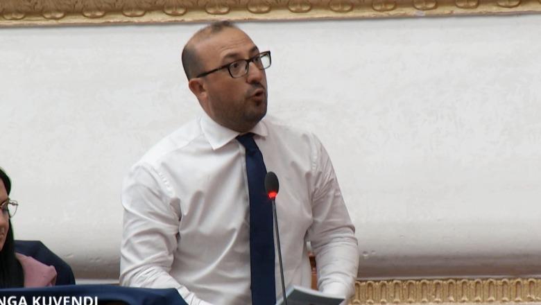‘O shoku kryetar! Alooo!’ Peleshi i ndërpret ‘këngën’ Korreshit: S’është festivali folklorik! Deputeti: Këtë rregulloren si letër higjienike, ta bënit më të hollë