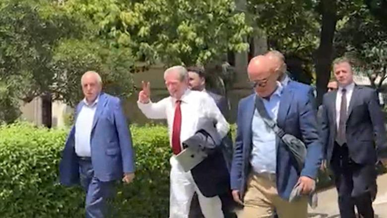 Berisha ndërpret bojkotin, PD: Kërkesat e protestuesve peng në Kuvend
