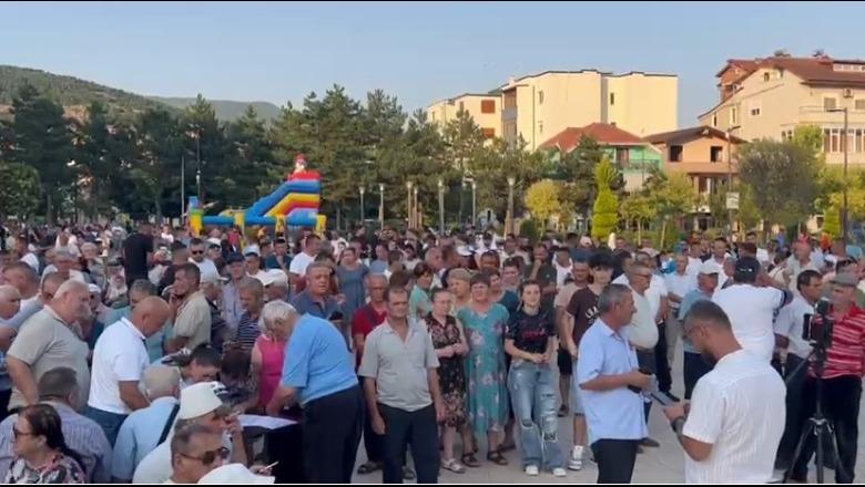 Banorët në Përrenjas protestë kundër reformës territoriale: Nuk e duam bashkimin me Librazhdin