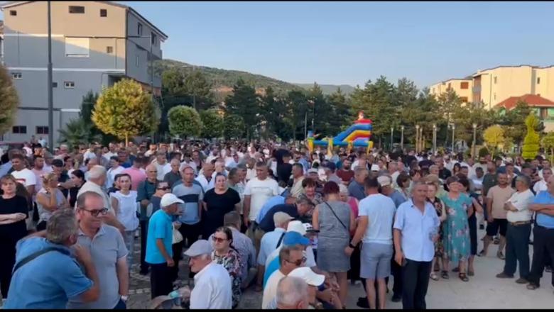 Protestë në Përrenjas: Jo bashkimit me Librazhdin