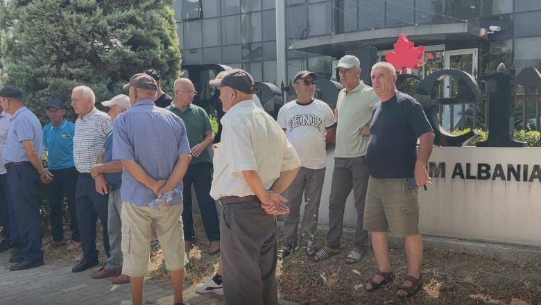 'Nuk po na paguajnë qiranë e tokës', banorët e Patos-Marinzës protestë para Bankers Petroleum: Mos na përgjysmoni pagesën