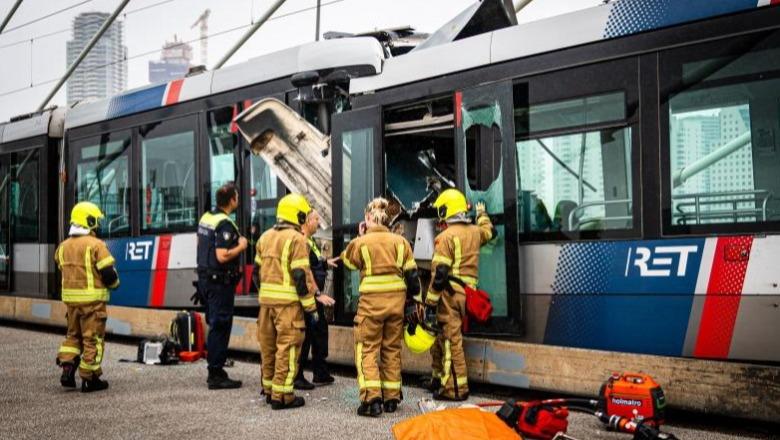 Holandë/ Dy tramvaje dalin nga shinat dhe përplasen në urën ikonike të Roterdamit, 15 të plagosur