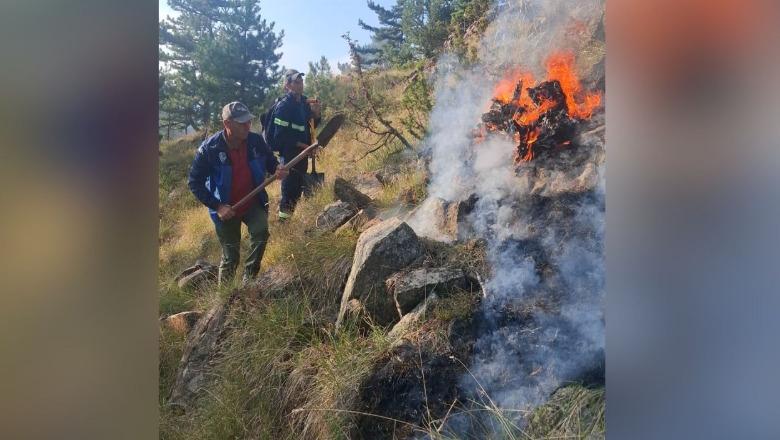 Korçë/ Era e fortë riaktivizon vatrën e zjarrit mes Lekasit dhe Voskopojës