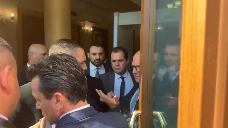 U përjashtua nga Kuvendi, Shehaj nuk lejohet të futet në sallë nga Garda