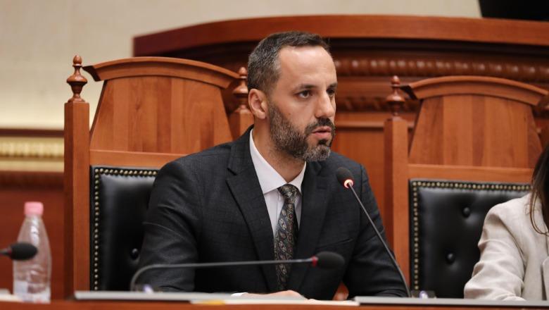 Gazi lotsjellës ndaj protestuesve, Lamallari i përgjigjet opozitës: I certifikuar nga kompanitë prodhuese! Protesta me mercenarë të paguar, largoni njerëzit me kapuça