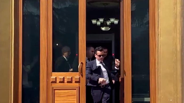 Tension te Kuvendi, Garda nuk lejon Agron Shehajn të futet