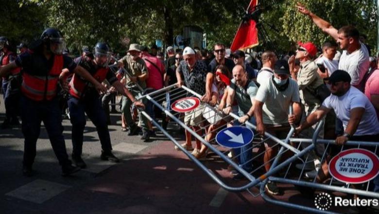 Ylli Pata: 'Flamingot' në pritje të Revolucionit të Tetorit