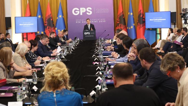 Nis mbledhja e grupit të PS dhe qeverisë te Pallati i Brigadave! Rama pritet të mbajë fjalën