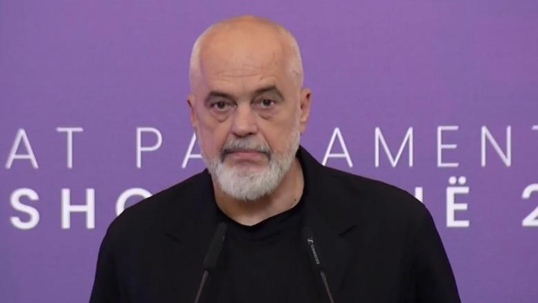 Rama vjen me dy dokumente në mbledhjen e grupit: Mishërojnë reflektimin tim për bulevardin e flamingove, kthesë për mandatin e katërt