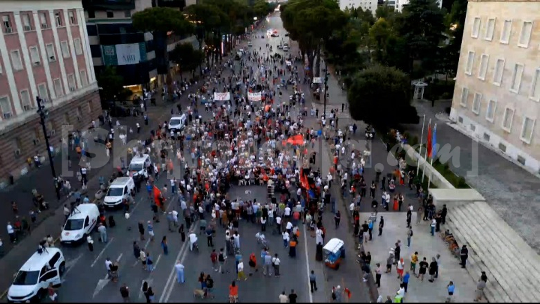 Protesta para Kryeministrisë arrin në ditën e 55-të! Protestuesi-Ramës: Nuk ka besë për ty