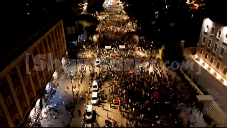 PAMJE ME DRON/ Ja pjesëmarrja në protestë në ditën e 55-të ora 21:00