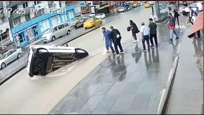 Turqia goditet nga moti i keq/ Rrugët në Ankara kthehen në lumenj, përmbyset makina (VIDEO)
