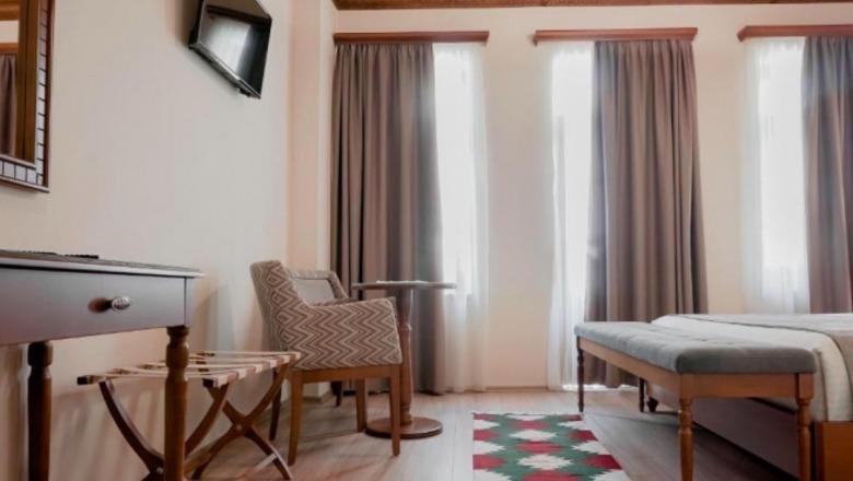 Sa para fitojnë bashkitë nga hotelet? Rriten arkëtimet nga turizmi, më shumë formalizim