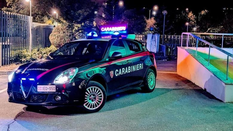 Itali/ Takoi rastësisht në festë karabinierin që i kishte pezulluar patentën, shqiptari i dehur e sulmon atë dhe kolegët! 45-vjeçari lihet në detyrim paraqitje