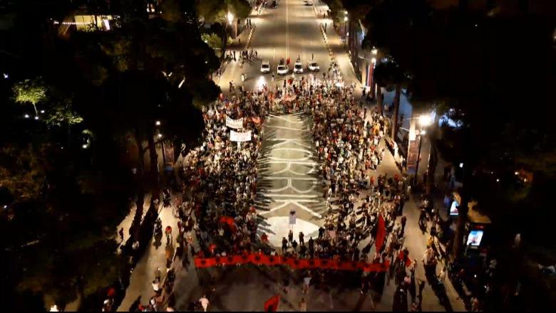 Dita e 57-të e protestës, thirrjet: Rama është i pabesë, nuk ikim nga sheshi derisa ta largojmë! Policia mos të instrumentalizohet (VIDEO)