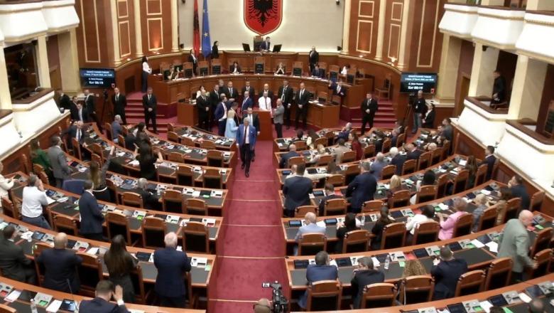 Kuvend/ Marrëveshja e huasë prej 302 mln $ me SHBA-të, Balla: Dëshmi konkrete e besimit! Bardhi: Qeveria s'përmbushi detyrimet ndaj NATO-s, por e përkrahim